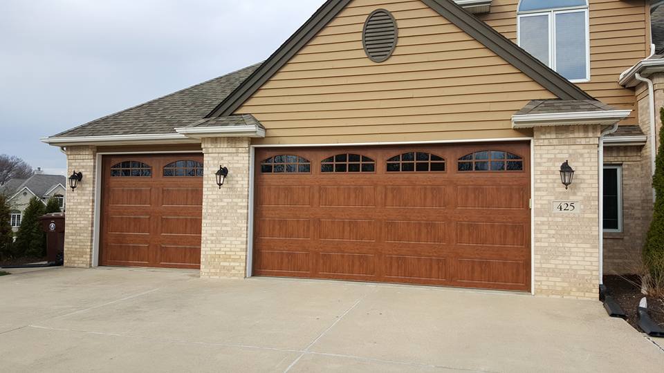 A Garage Door Built for Homer Glen's Wide-Open Lots